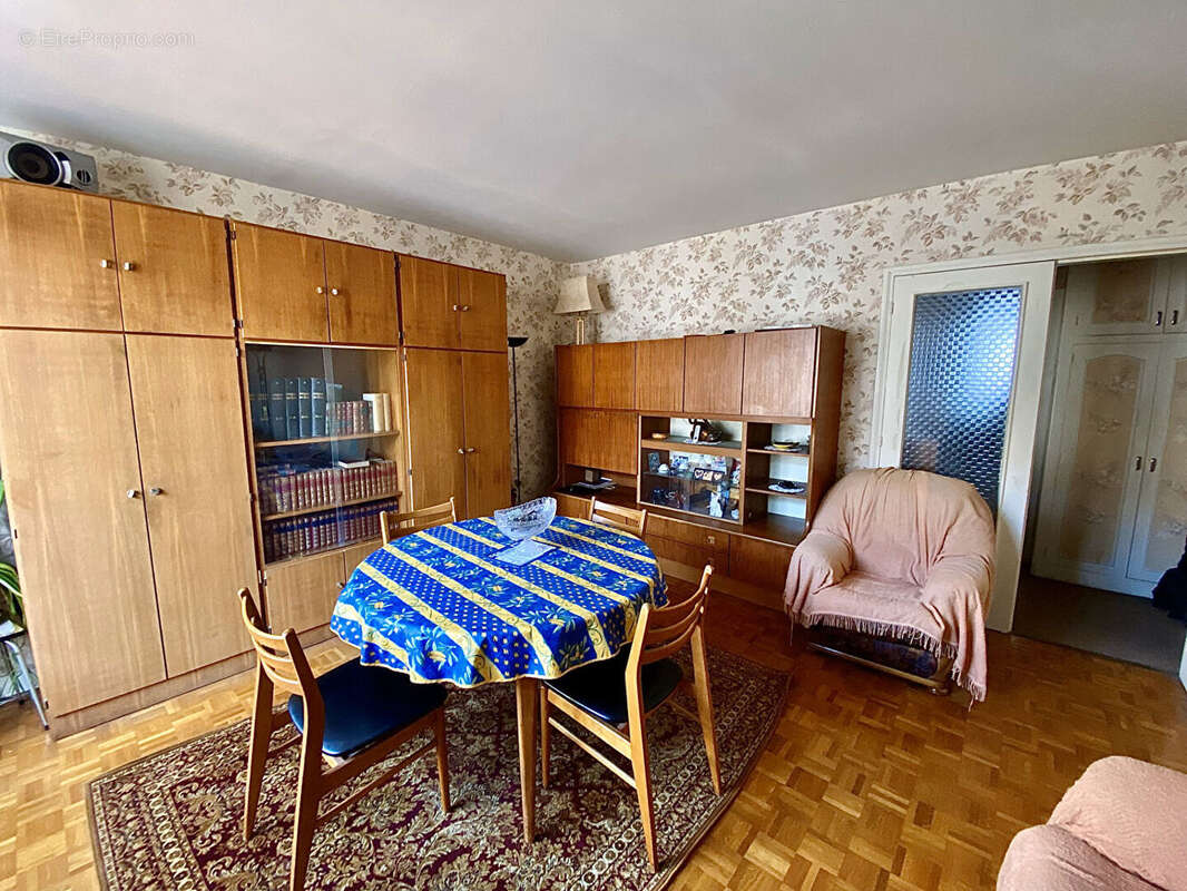 Appartement à LEVALLOIS-PERRET