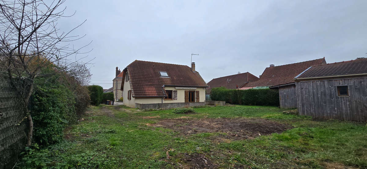 Maison à LUSIGNY-SUR-BARSE