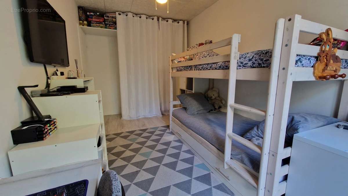 Appartement à SAINT-LAURENT-DU-VAR