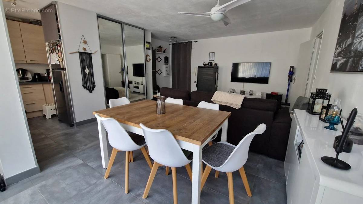 Appartement à SAINT-LAURENT-DU-VAR