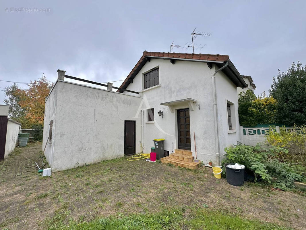 Maison à OZOIR-LA-FERRIERE