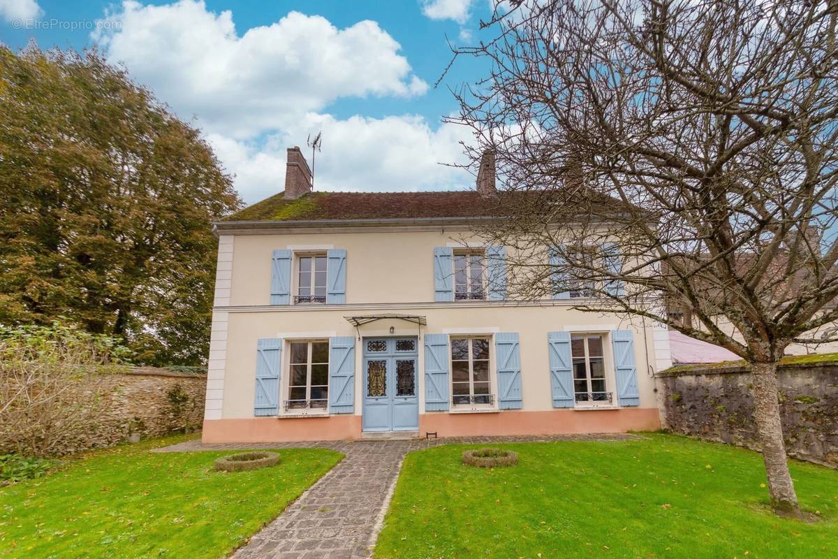 Maison à FONTENAY-TRESIGNY