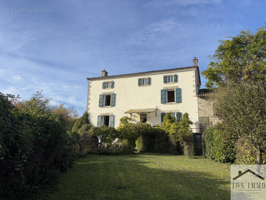 Maison à SAINT-ANGEAU