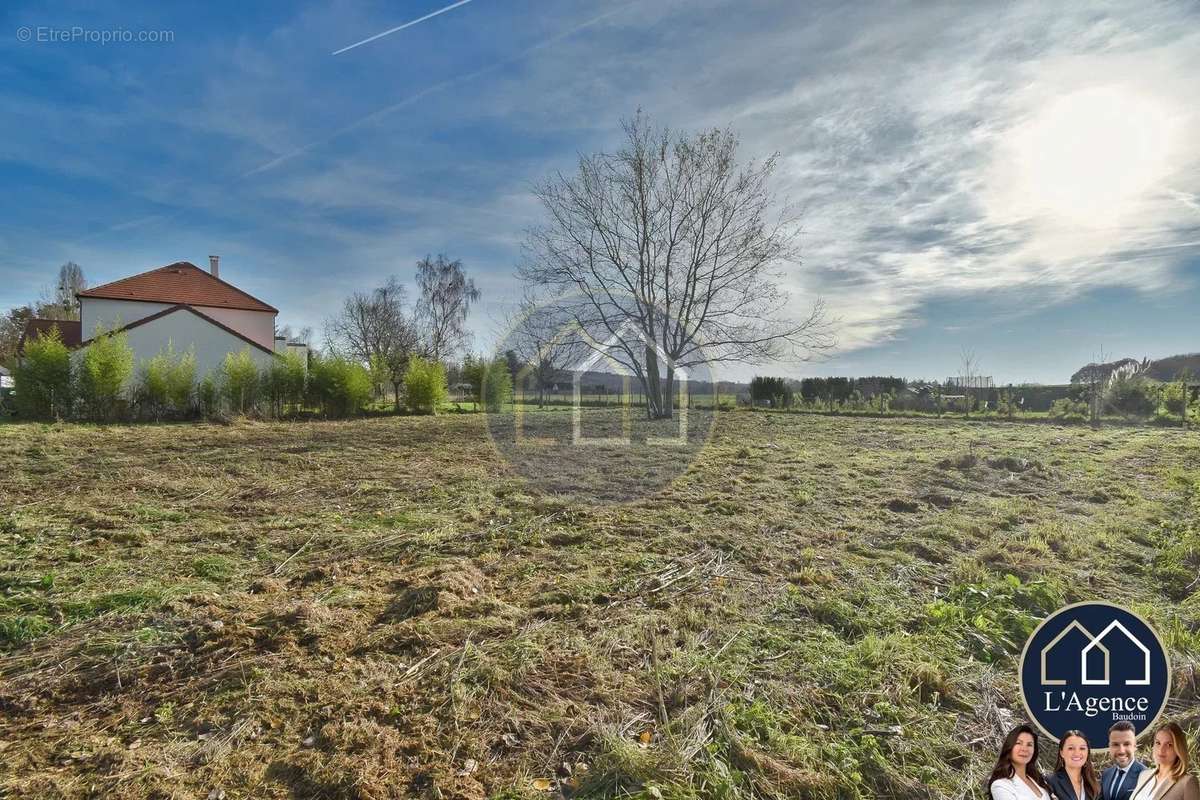 Terrain à LA BOISSIERE-ECOLE