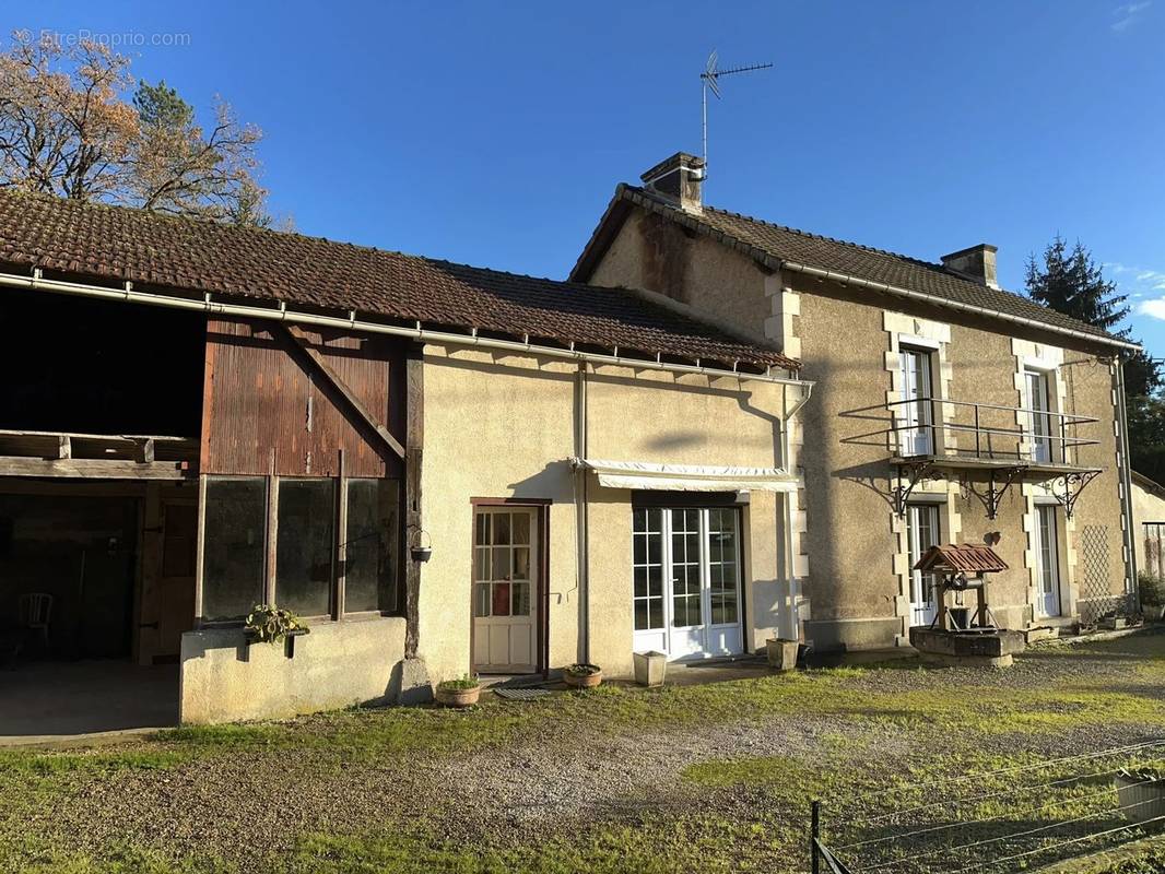 Maison à SAINT-MAURICE-LA-CLOUERE