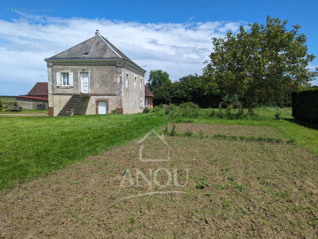 Maison à LUIGNY