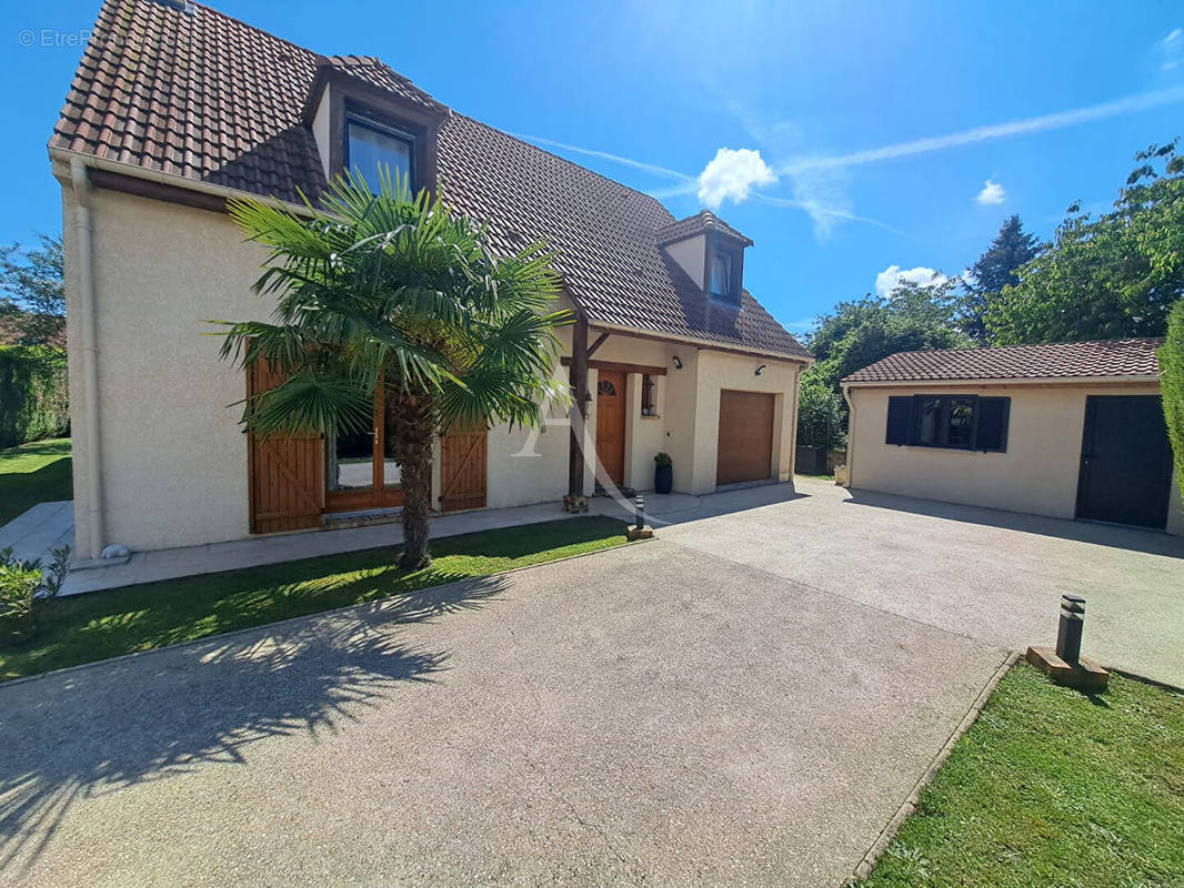 Maison à CHEVRY-COSSIGNY