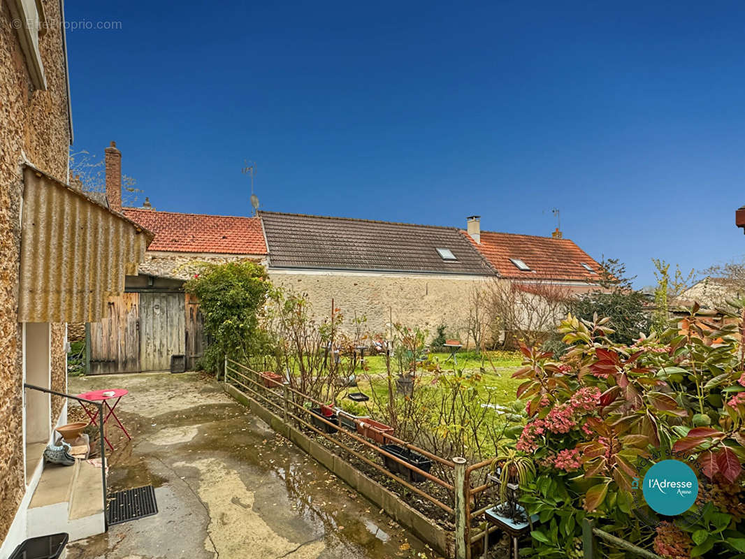 Maison à VERT-LE-PETIT