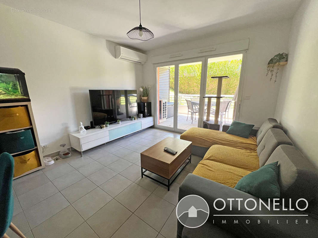 Appartement à ROQUEBRUNE-SUR-ARGENS