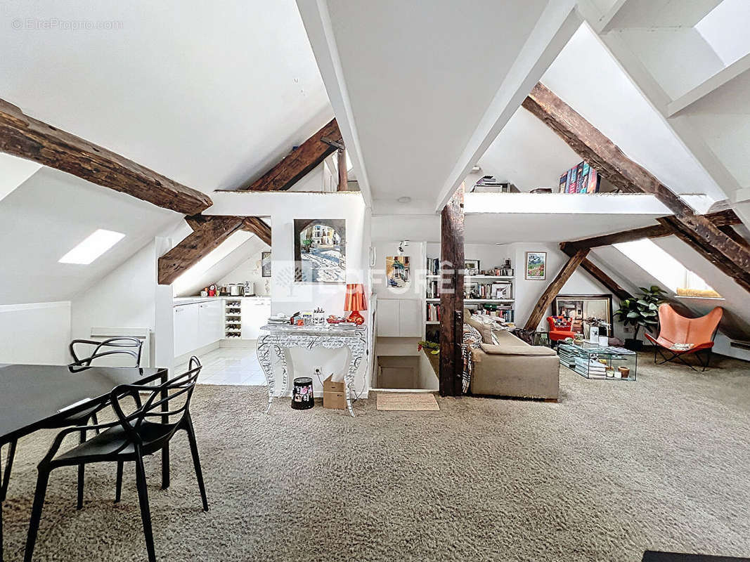 Appartement à PARIS-1E