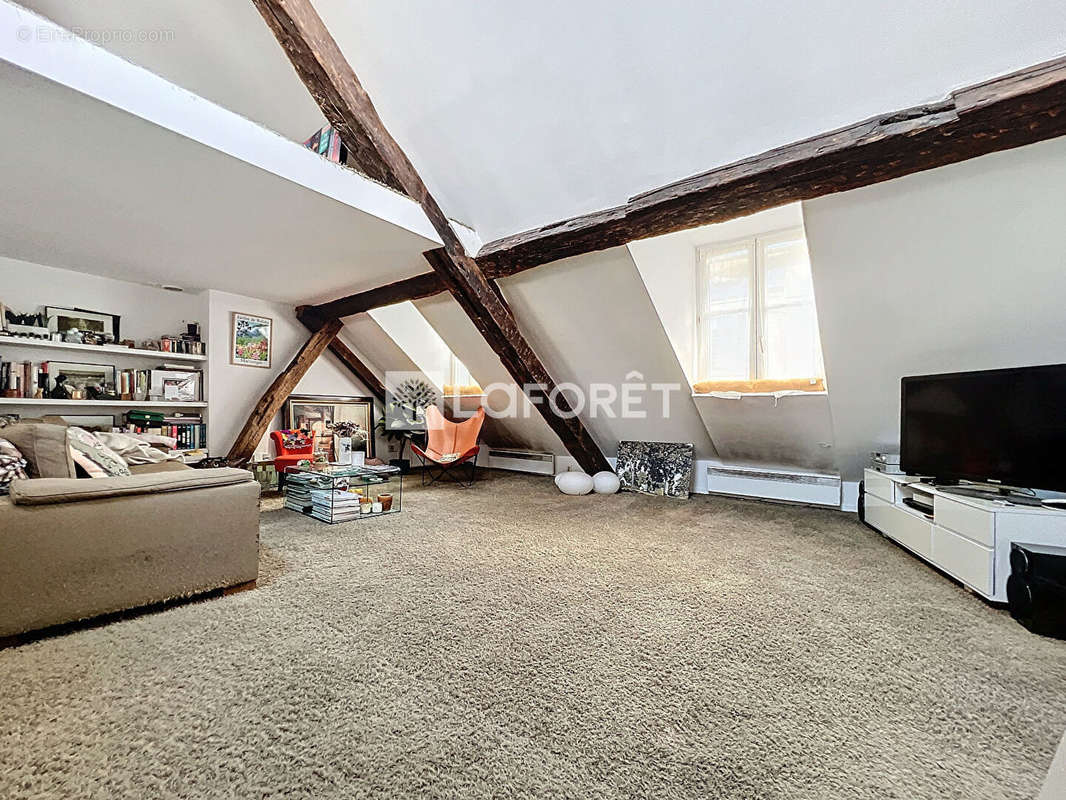 Appartement à PARIS-1E