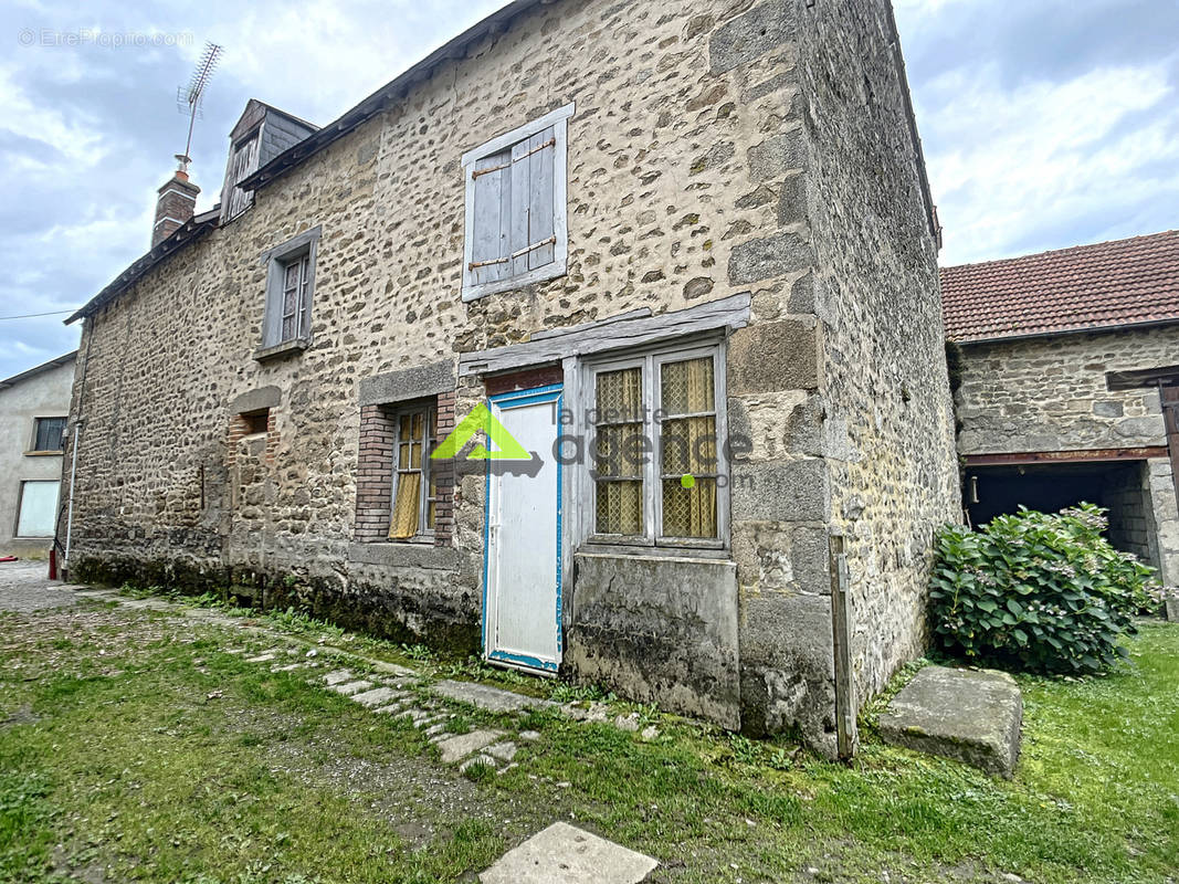 Maison à LA CHAPELLE-TAILLEFERT