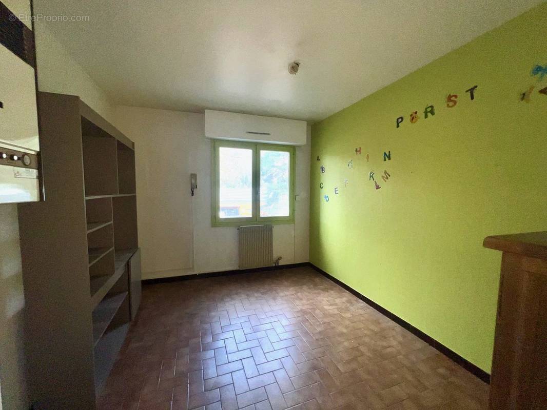 Appartement à LE CHAMBON-FEUGEROLLES