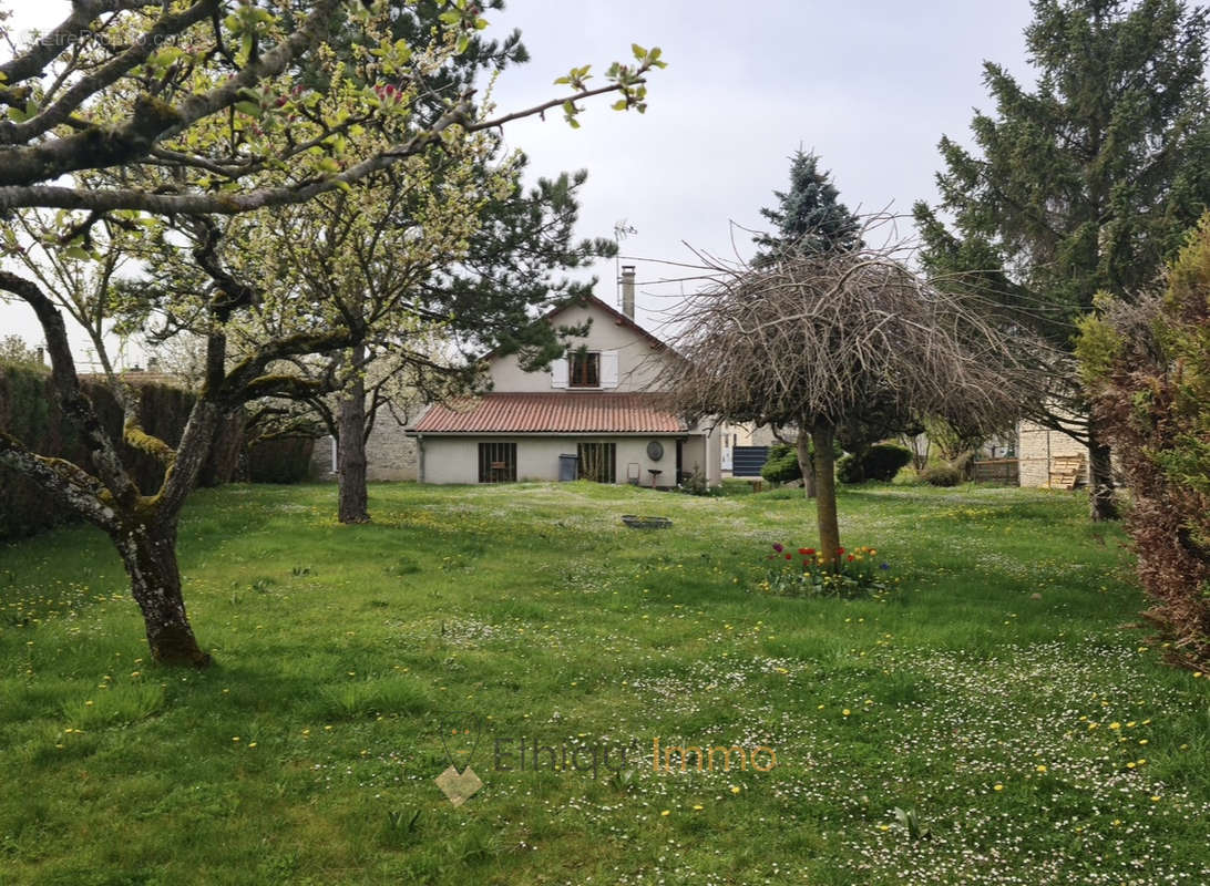 Maison à BAR-SUR-AUBE