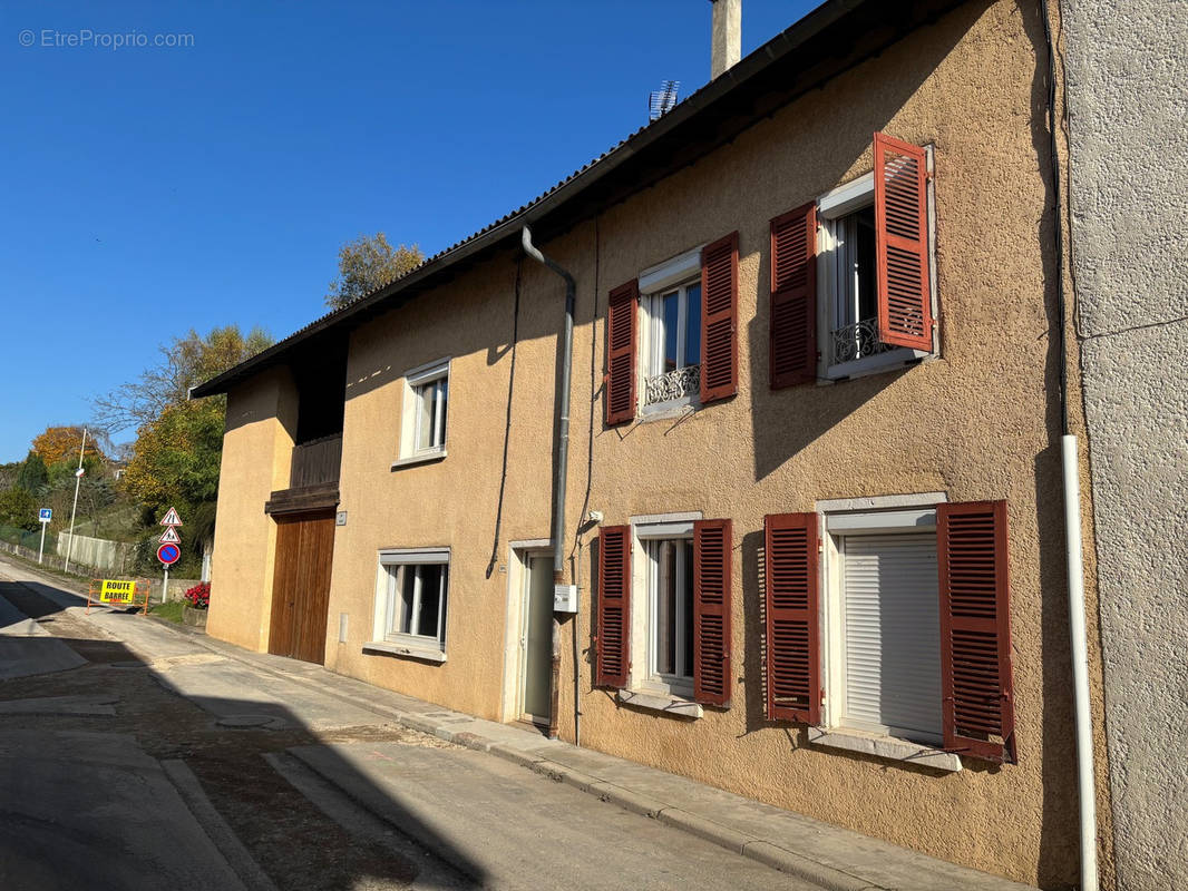 Maison à VILLIEU-LOYES-MOLLON