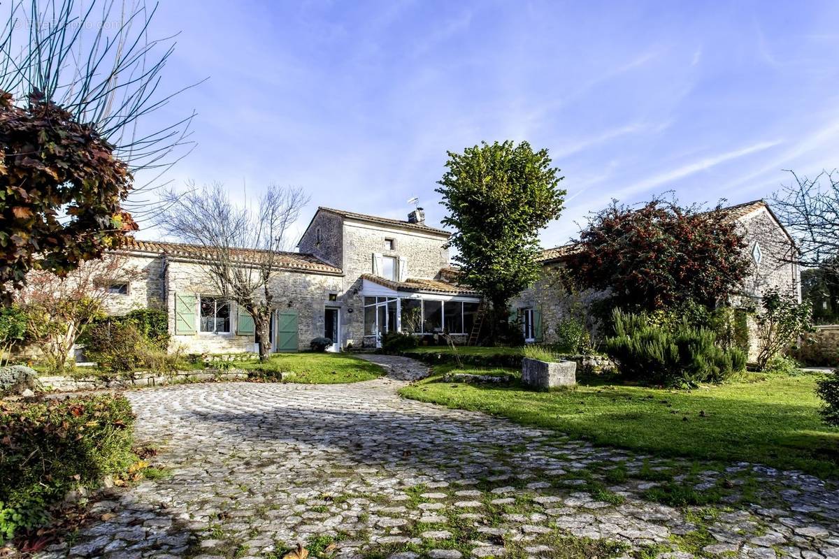 Maison à LA COURONNE