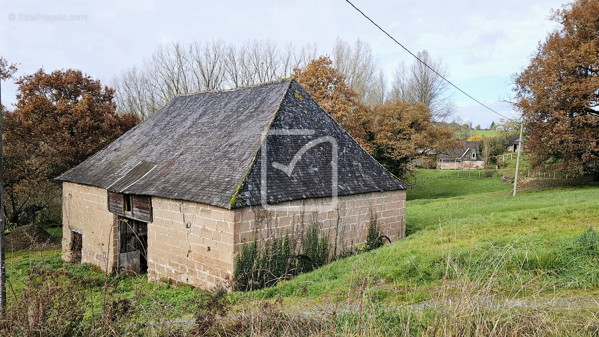 Maison à SAINT-CYR-LA-ROCHE