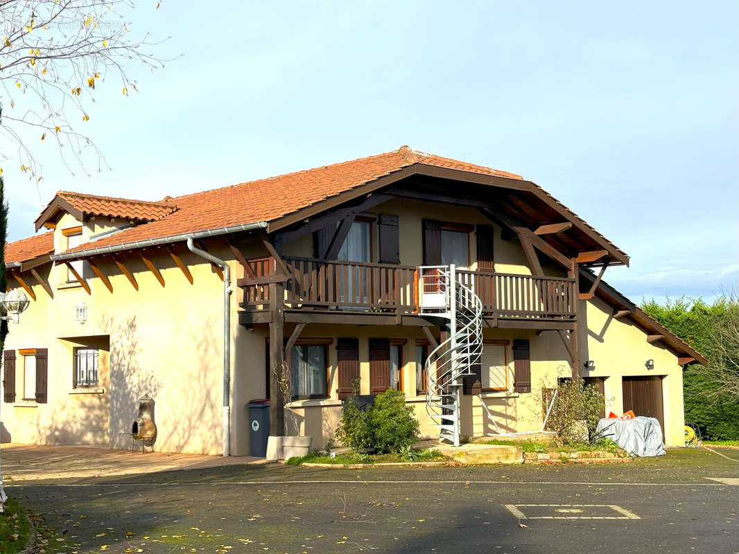 Maison à SAINT-CYR-SUR-MENTHON