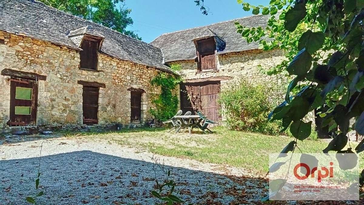 Maison à SAINT-AMAND-DE-COLY