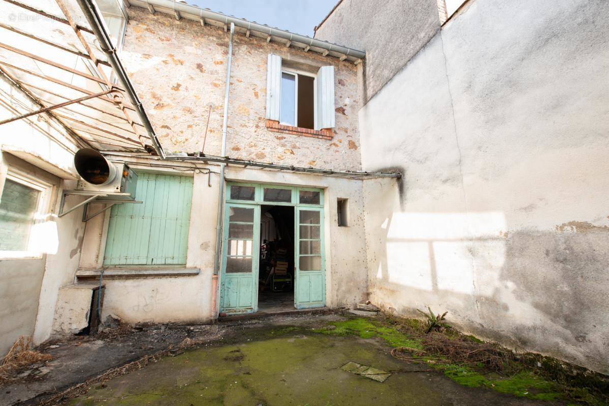 Maison à BLAYE-LES-MINES