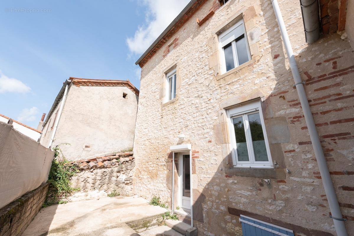 Maison à BLAYE-LES-MINES