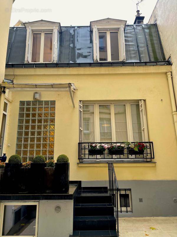 Maison à LEVALLOIS-PERRET