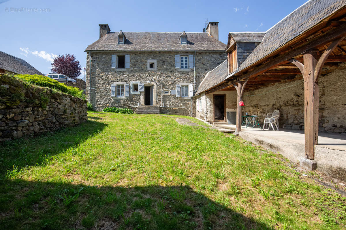 Maison à AZET