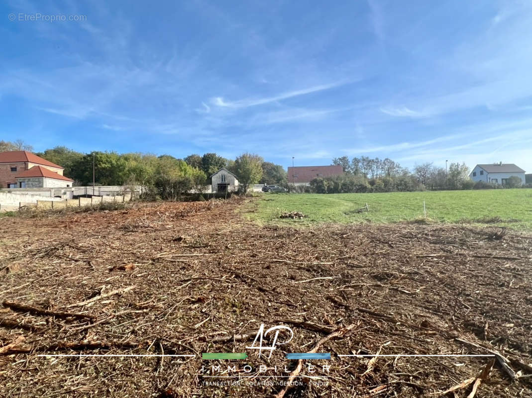 Terrain à MIREBEAU-SUR-BEZE