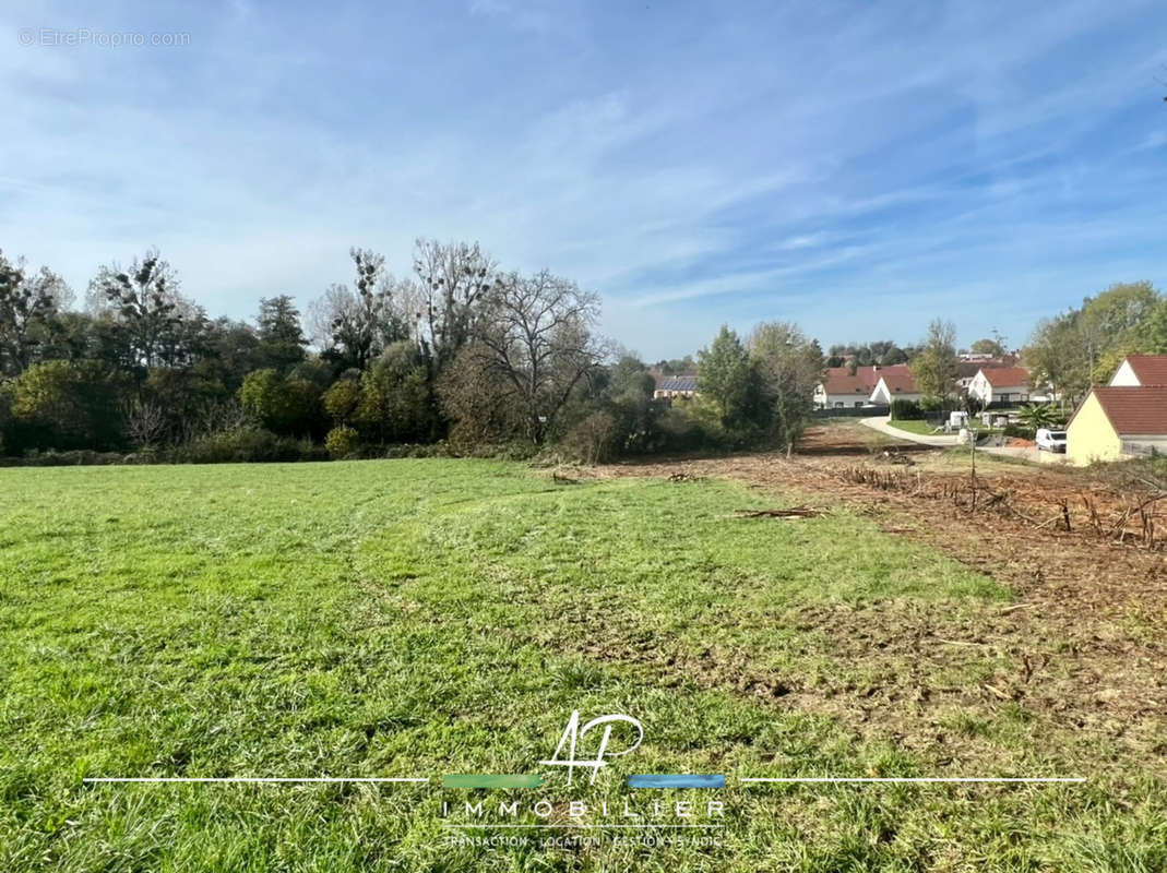 Terrain à MIREBEAU-SUR-BEZE