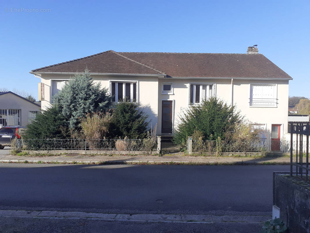 Maison à SAINT-HILAIRE-LES-PLACES