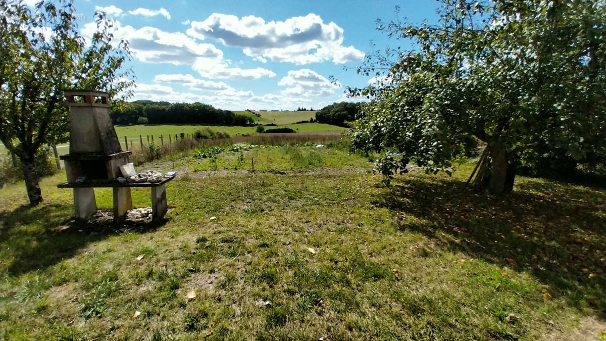 Maison à LEGUILLAC-DE-L&#039;AUCHE