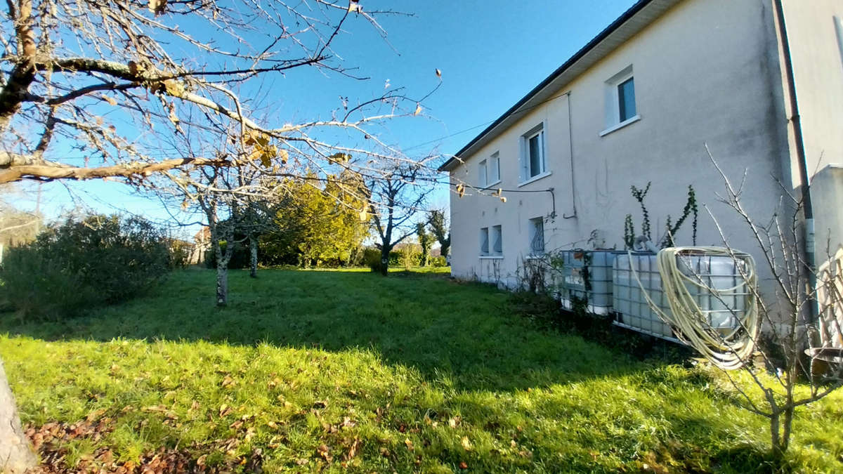 Maison à LEGUILLAC-DE-L&#039;AUCHE