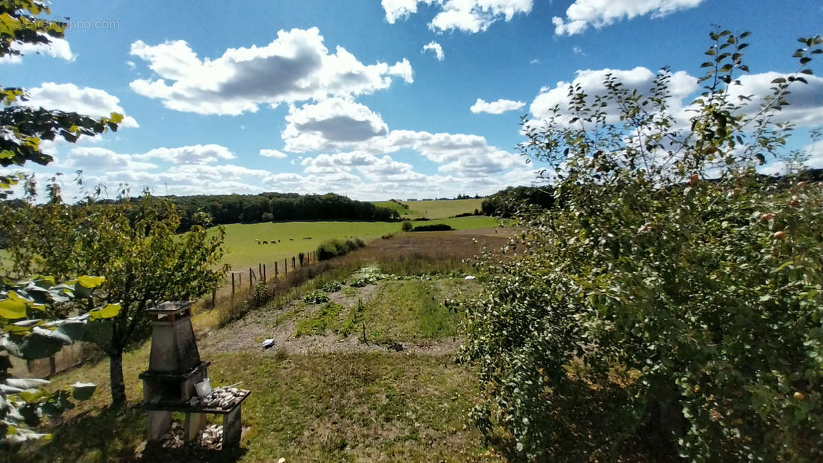 Maison à LEGUILLAC-DE-L&#039;AUCHE