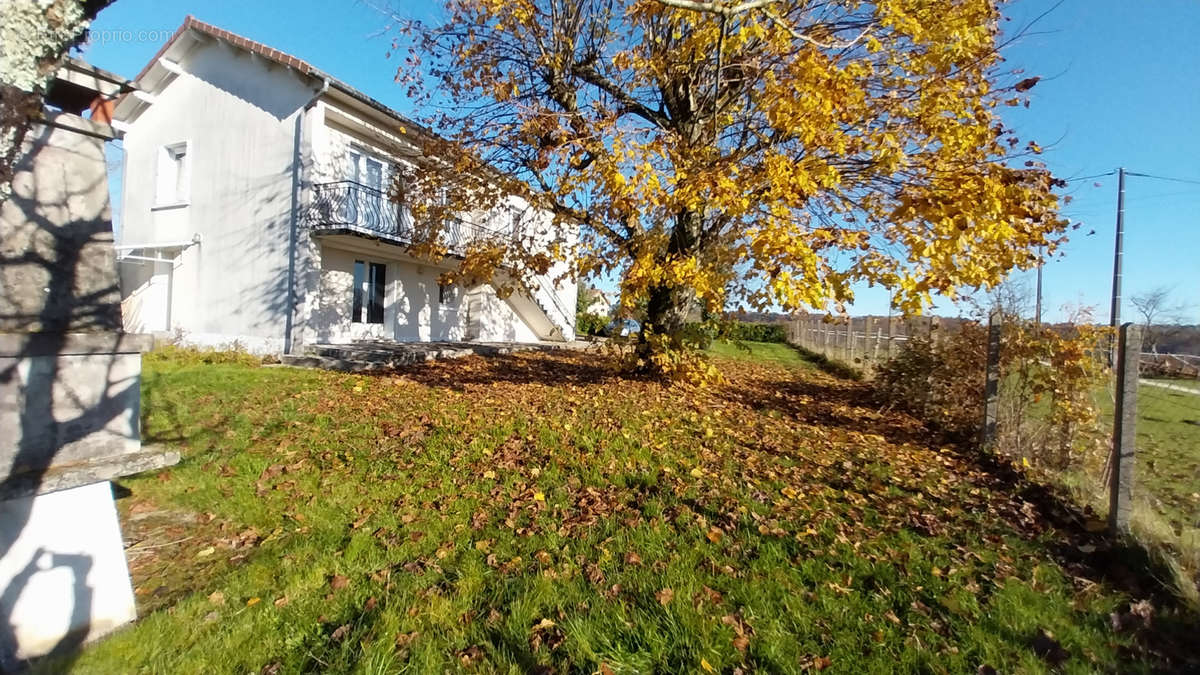 Maison à LEGUILLAC-DE-L&#039;AUCHE