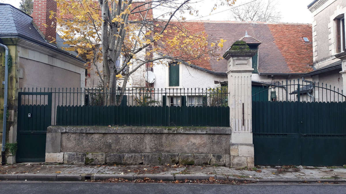 Maison à YZEURES-SUR-CREUSE