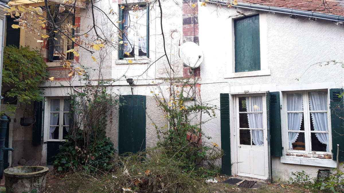 Maison à YZEURES-SUR-CREUSE