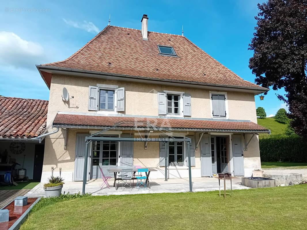 Maison à MONTFERRAT