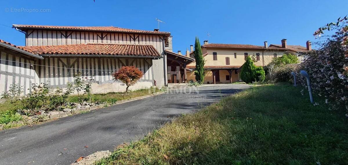 Maison à ROQUEFORT