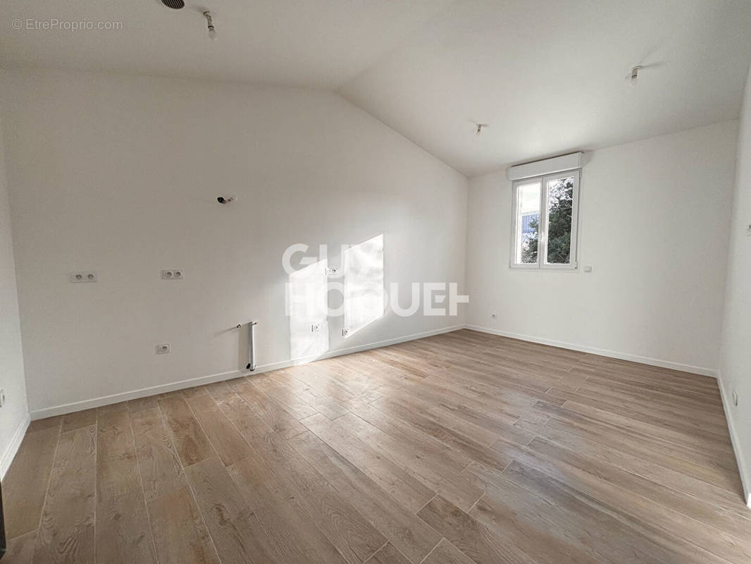 Appartement à AUBERVILLIERS