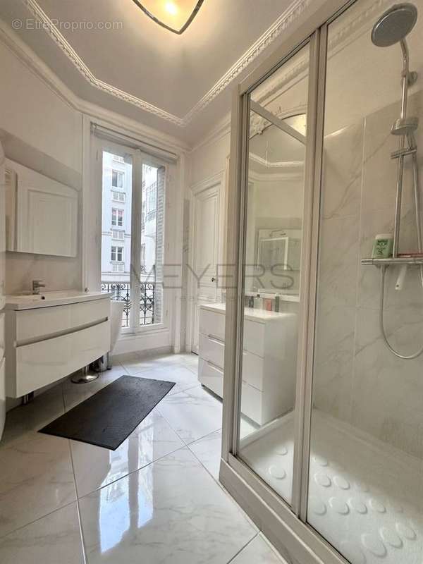 Appartement à PARIS-17E