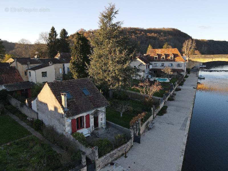 Maison à MAUZAC-ET-GRAND-CASTANG