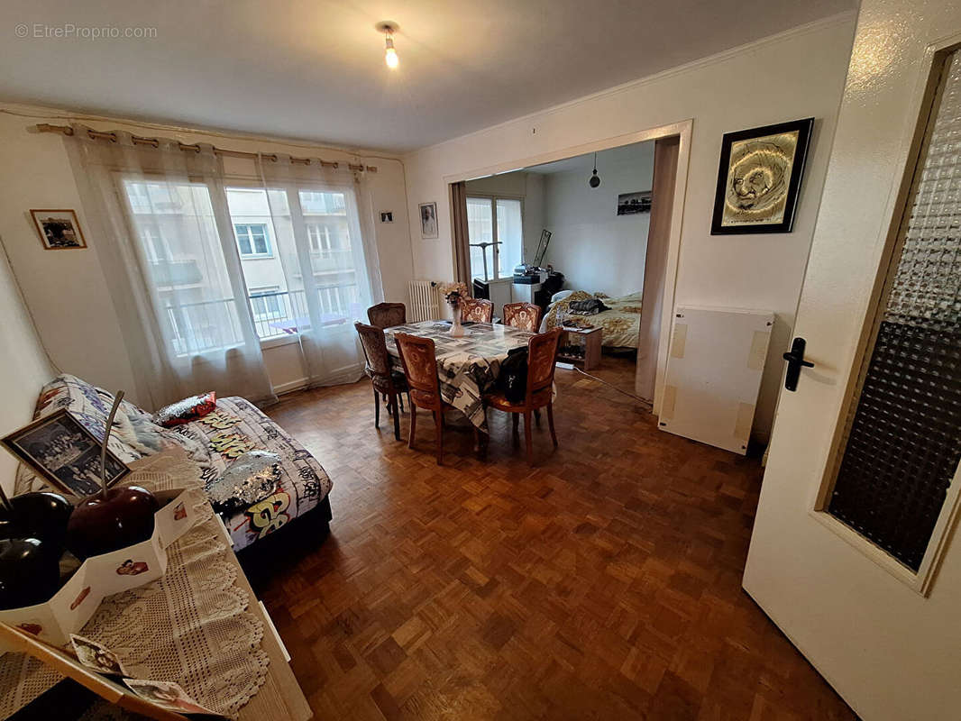 Appartement à MARSEILLE-5E