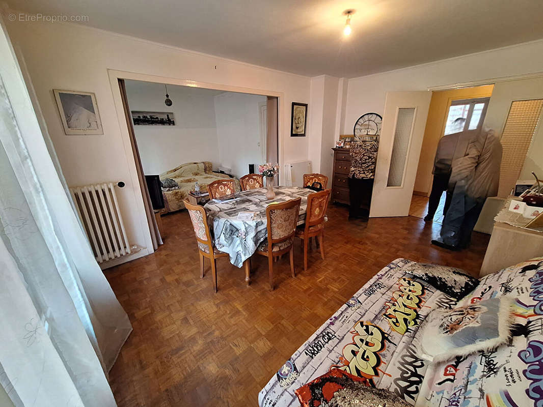 Appartement à MARSEILLE-5E