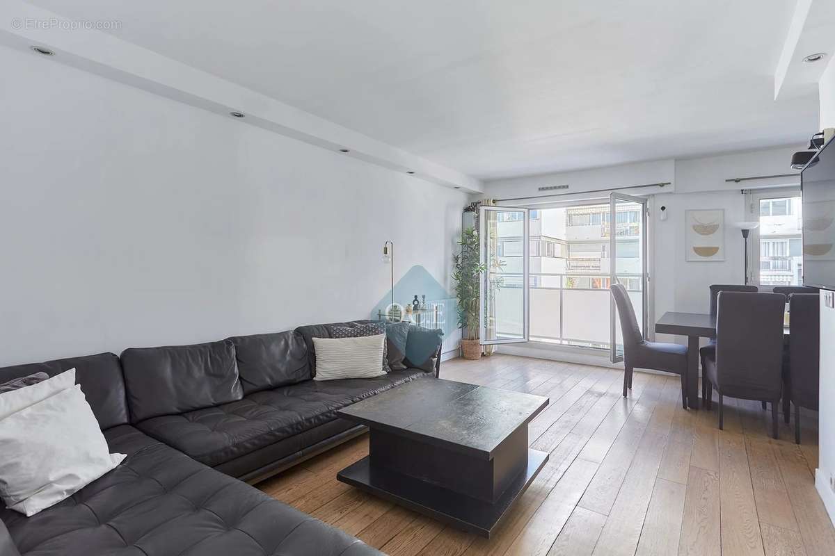 Appartement à PARIS-11E