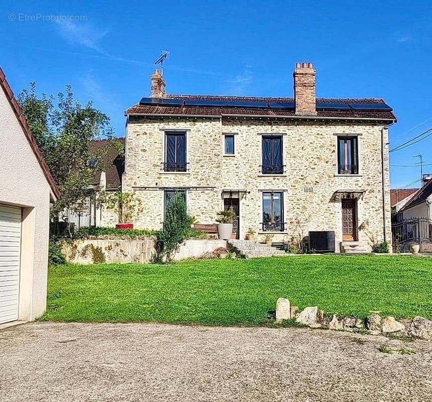 Maison à OZOUER-LE-VOULGIS