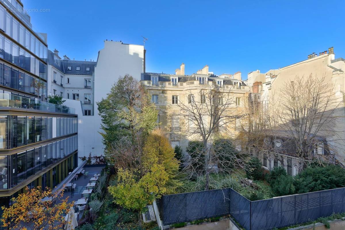 Appartement à PARIS-8E