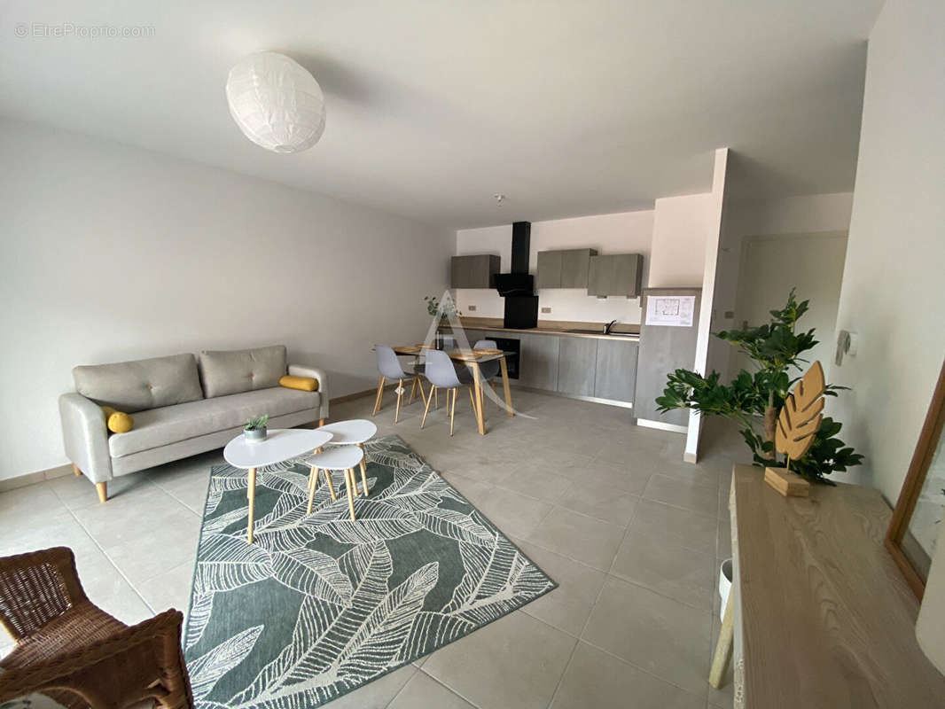 Appartement à PERONNAS