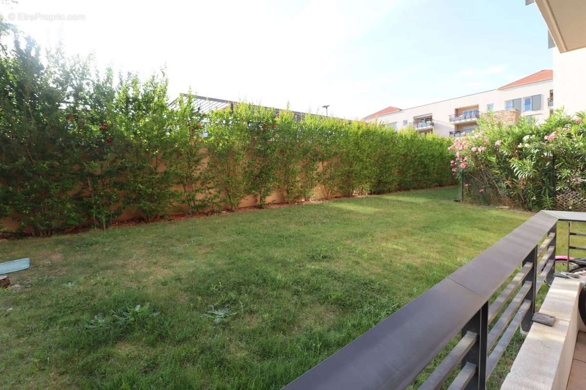 Appartement à ROQUEBRUNE-SUR-ARGENS