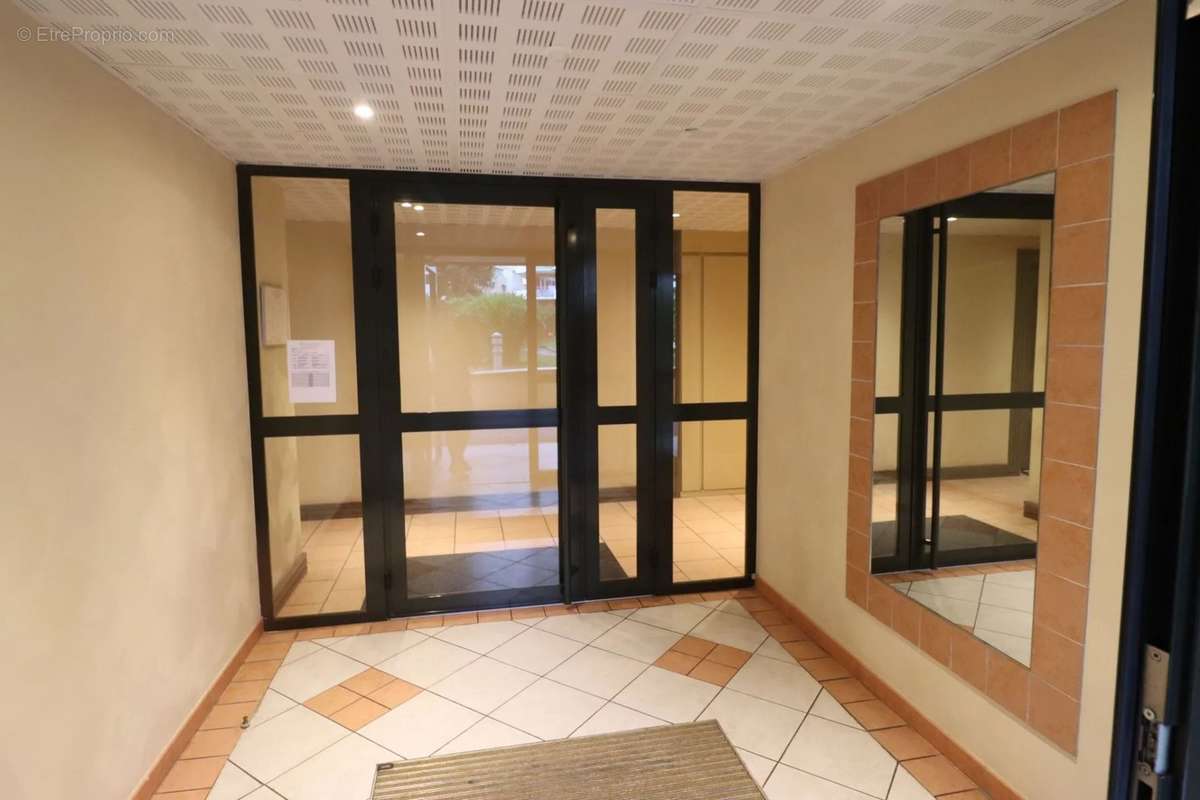 Appartement à ROQUEBRUNE-SUR-ARGENS