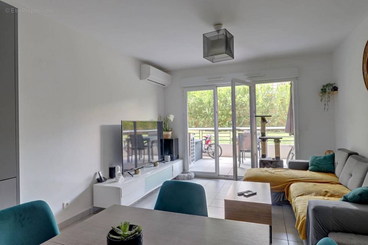 Appartement à ROQUEBRUNE-SUR-ARGENS